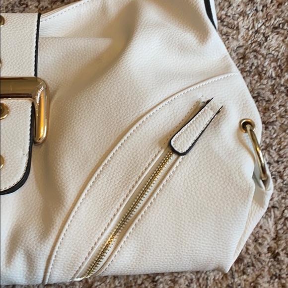 White handbag purse tote gold accessories - Picture 3 of 10
